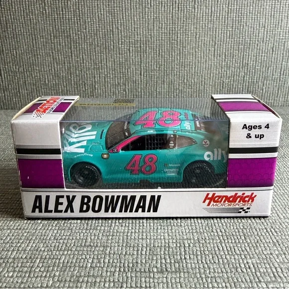 NASCAR Alex Bowman - Picture 1 of 5